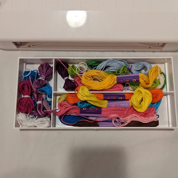 GUC  Loopdedoo Deluxe DIY Friendship Bracelet Maker Kit - Picture 6 of 7